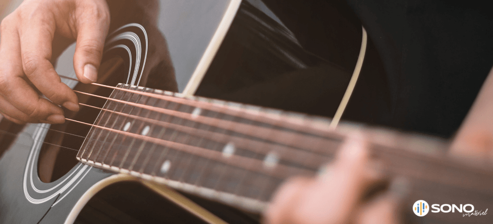 Guitare acoustique ou électrique : laquelle choisir pour débuter ?