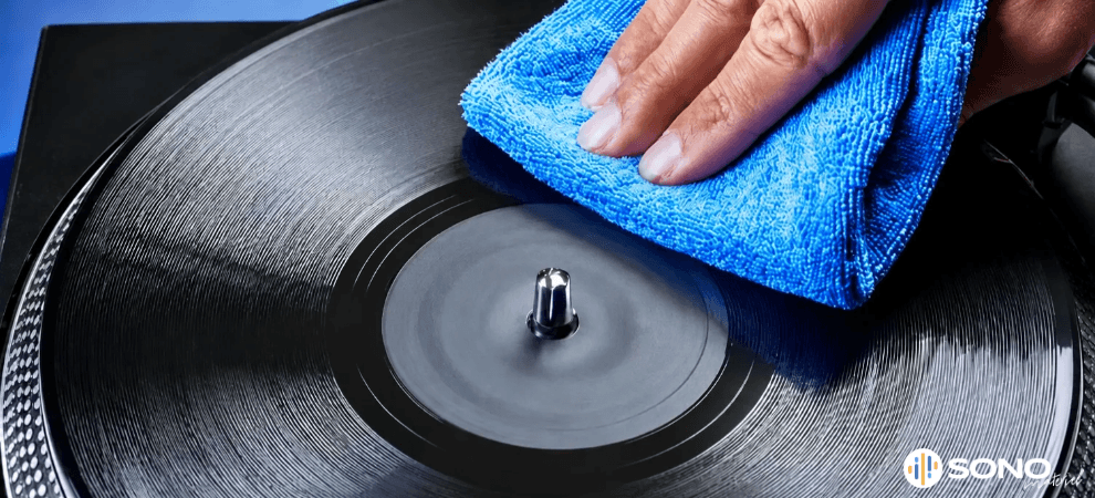 Nettoyer et entretenir sa platine vinyle : nos conseils 