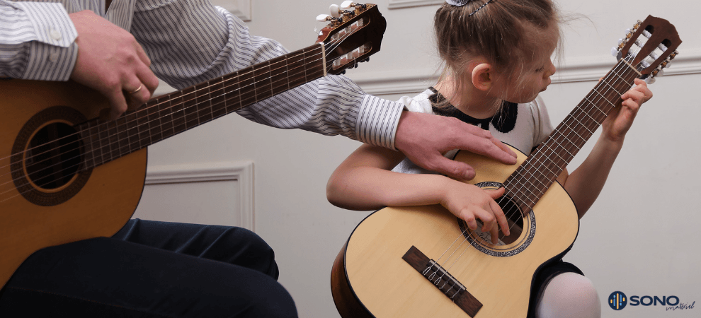 Quelle taille de guitare choisir pour un enfant ?