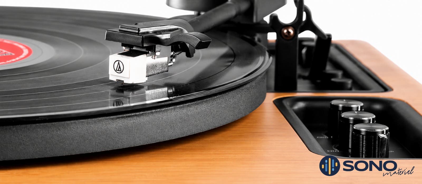 Entraînement direct ou entraînement par courroie : quelle platine vinyle choisir ?