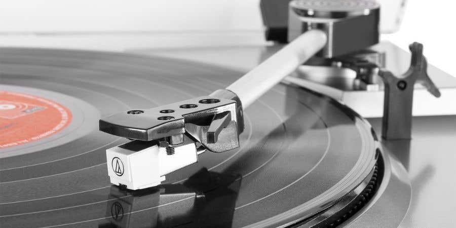 Cellule et diamant Audio-Technica installés sur une platine vinyle